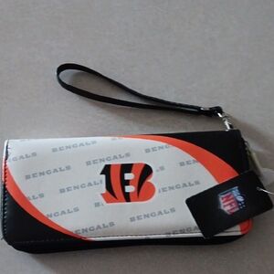 NFL Bengals Black and Orange Wristlet NWT